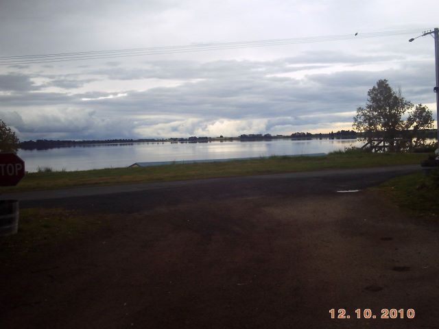 Lake Bolac Caravan and Tourist Park - Lake Bolac: view from CP
