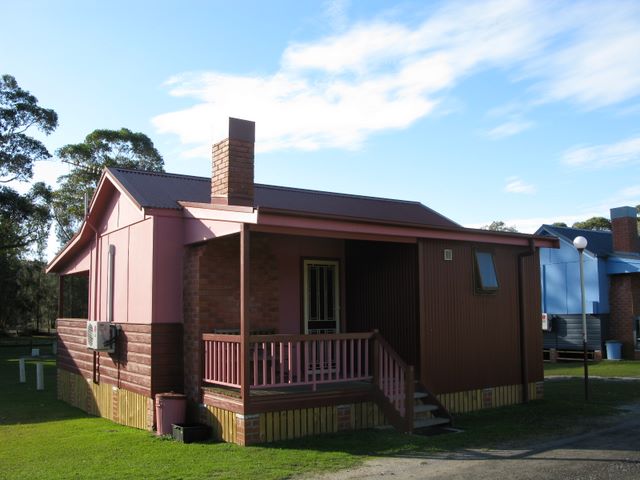 Island View Caravan Park and Holiday Cottages - Lake Conjola: Beautifully restored historic cottage