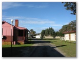 Island View Caravan Park and Holiday Cottages - Lake Conjola: Gravel roads throughout the park