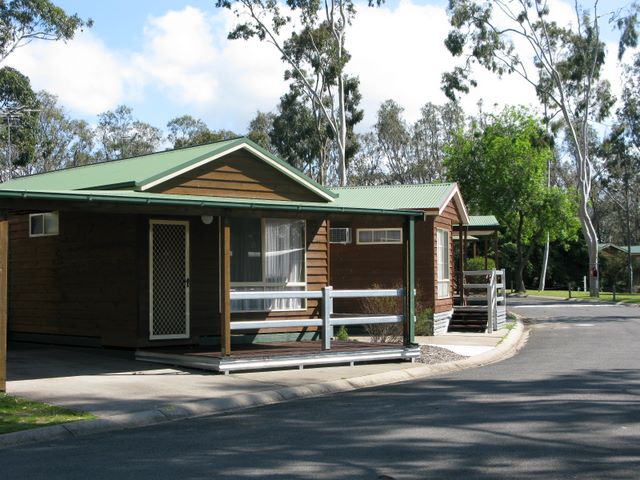 Lake Fyans Holiday Beach Park - Lake Fyans: Cottage accommodation, ideal for families, couples and singles