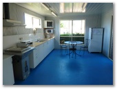 Discovery Holiday Parks Hadspen - Hadspen Launceston: Interior of camp kitchen