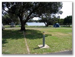 Lake Ainsworth Holiday Park - Lennox Head: Powered sites with lake views