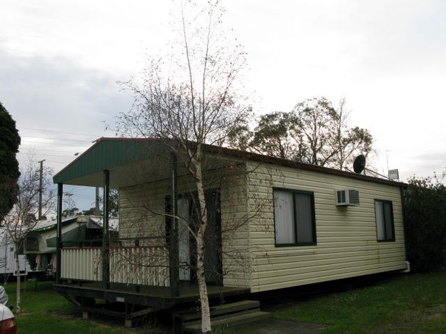 Apex Caravan Park - Leongatha: Cottage accommodation ideal for families, couples and singles