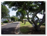 Roadrunner Caravan Park & Motor Home Village - Lismore: Good paved roads throughout the site
