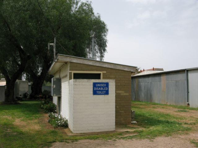 Lockhart Caravan Park - Lockhart: Public toilet in the park