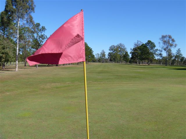 Lowood and District Golf Club - Lowood: Green on Hole 7 looking back along the fairway.