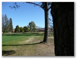 Yowani Country Club - Lyneham: Approach to the Green on Hole 14