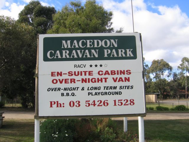Macedon Caravan Park - Macedon: Macedon Caravan Park welcome sign