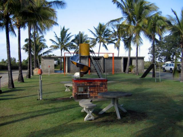 Central Tourist Park - Mackay: Playground for children and BBQ area