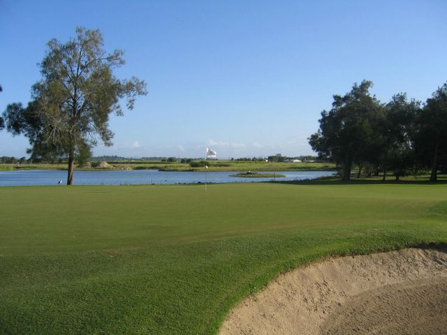 Mackay Golf Course - Mackay: Green on Hole 4