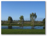 Mackay Golf Course - Mackay: Water beside the green on Hole 7