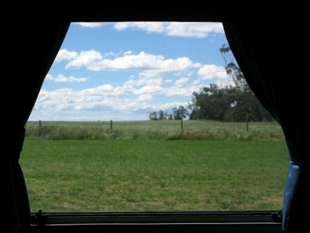 Maffra Golf Club RV Park - Maffra: Look out your van to unspoilt countryside