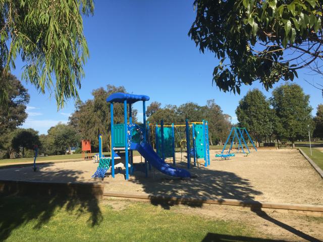 Mallacoota Foreshore Holiday Park - Mallacoota: Playground for children