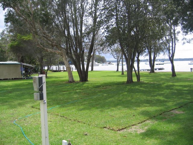 BIG4 Lake Macquarie Monterey Tourist Park - Mannering Park: Powered sites for caravans with Lake views