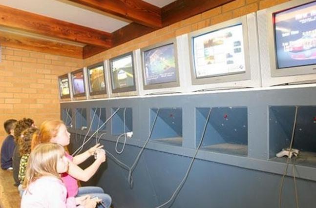 East's Ocean Shores Holiday Park - Manning Point: Games room