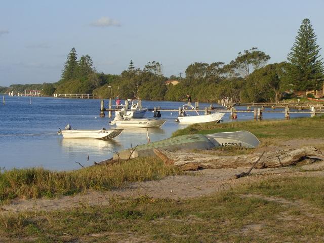 East's Ocean Shores Holiday Park - Manning Point: Fishing boats on the Manning river