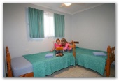 East's Ocean Shores Holiday Park - Manning Point: Second bedroom