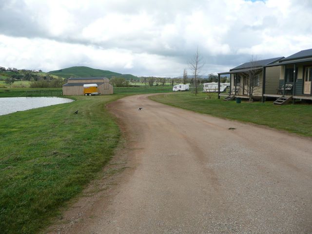Mansfield Holiday Park - Mansfield: Gravel roads throughout the park