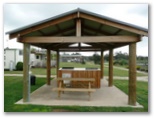 Mansfield Holiday Park - Mansfield: Sheltered outdoor BBQ