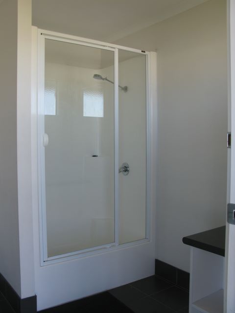 BIG4 Bellarine Holiday Park - Marcus Hill: Shower recess in ensuite.