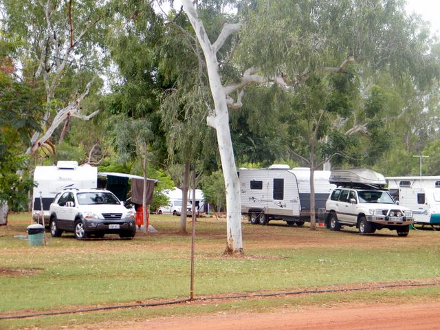 Mataranka Cabins and Camping - Bitter Springs Mataranka: Powered sites for caravans