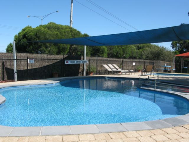 South East Holiday Village - Chelsea Heights: Swimming pool