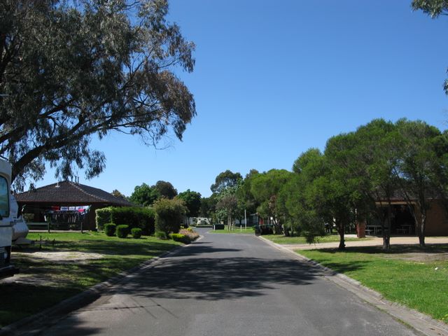 South East Holiday Village - Chelsea Heights: Good paved roads throughout the park
