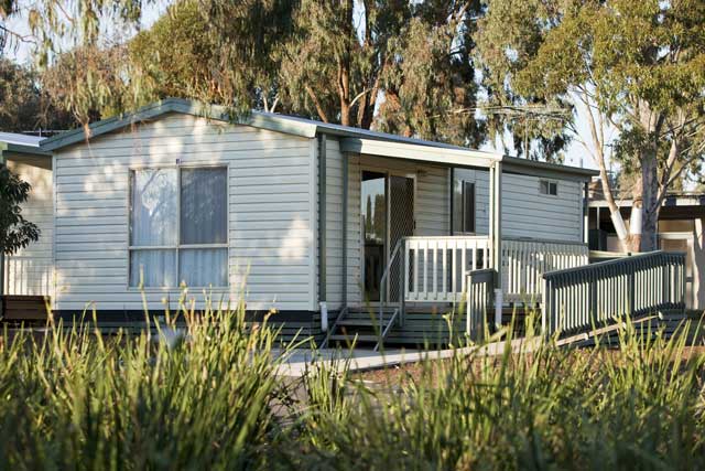 Apollo Gardens Caravan Park - Craigieburn: Cottage accommodation, ideal for families, couples and singles