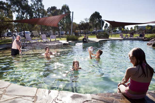 Apollo Gardens Caravan Park - Craigieburn: Swimming pool