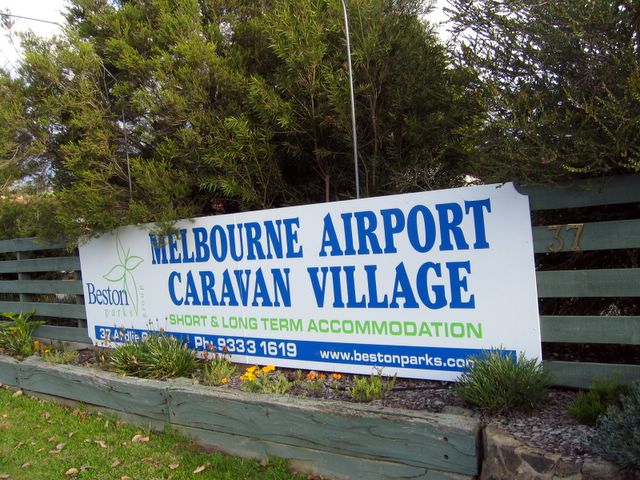 Melbourne Airport Caravan Village - Attwood Melbourne: Melbourne Airport Caravan Village welcome sign