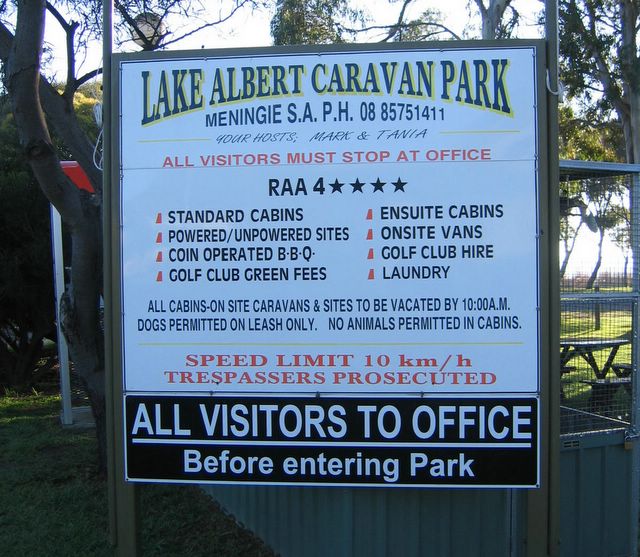 Lake Albert Caravan Park - Meningie: Lake Albert Caravan Park welcome sign