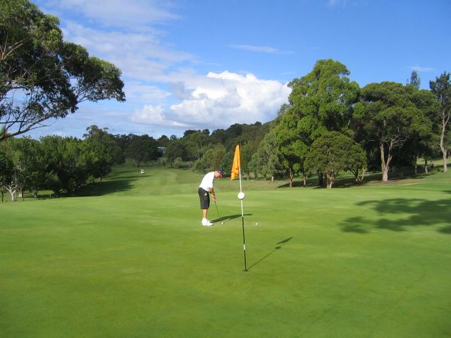 Merewether Golf Course - Adamstown: Green on Hole 10