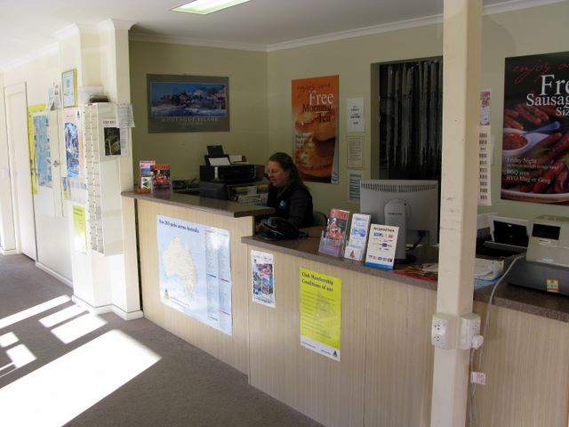 Sapphire Valley Caravan Park - Merimbula: Reception and office
