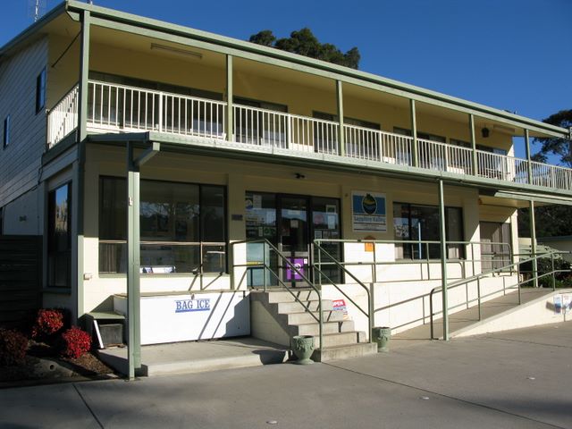 Sapphire Valley Caravan Park - Merimbula: Reception and office with kiosk