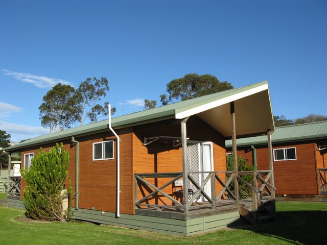 Sapphire Valley Caravan Park - Merimbula: Cottage accommodation, ideal for families, couples and singles