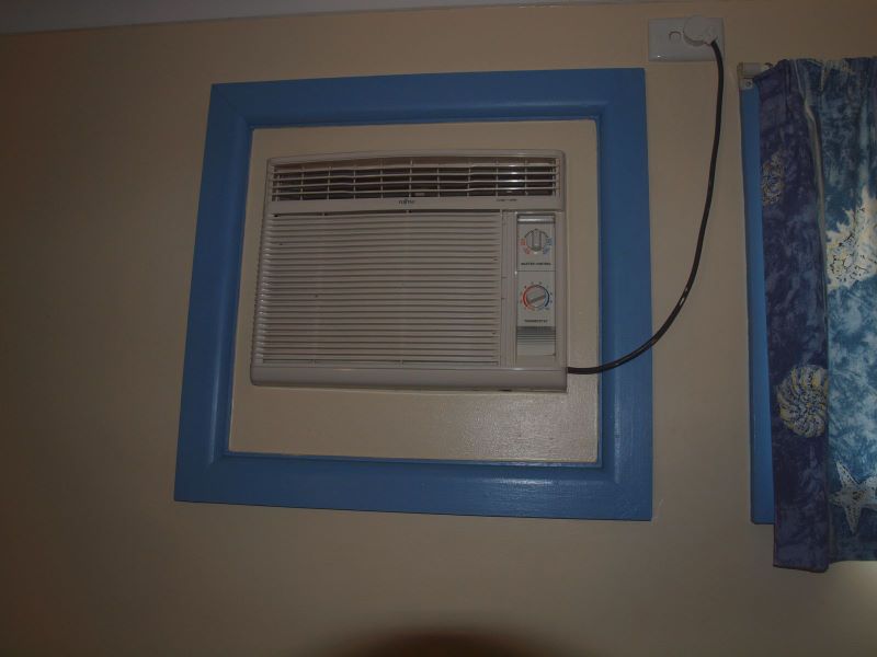 Middleton Caravan Park - Middleton: Air conditioning unit in cabin