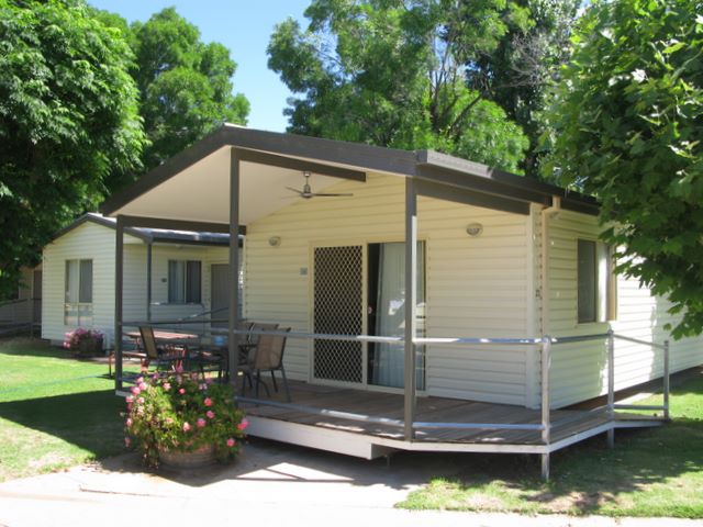 BIG4 Mildura and Deakin Holiday Park - Mildura: Cottage accommodation, ideal for families, couples and singles