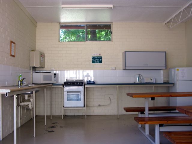 Desert City Tourist and Holiday Park - Mildura: Interior of camp kitchen