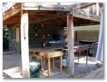 River Road Caravan Park - Mildura: Camp kitchen and BBQ area