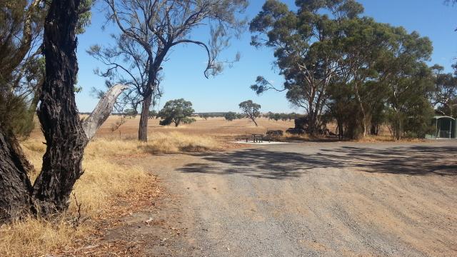 Camerons Reserve - Miram: Gravel area also available for parking.