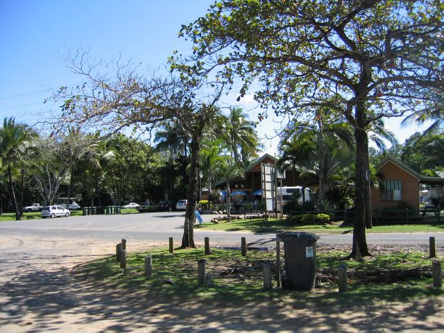 Beachcomber Coconut Caravan Village - Mission Beach South: Park overview from park opposite