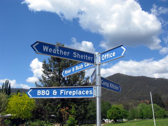Magorra Caravan Park - Mitta Mitta: The park is well sign posted.