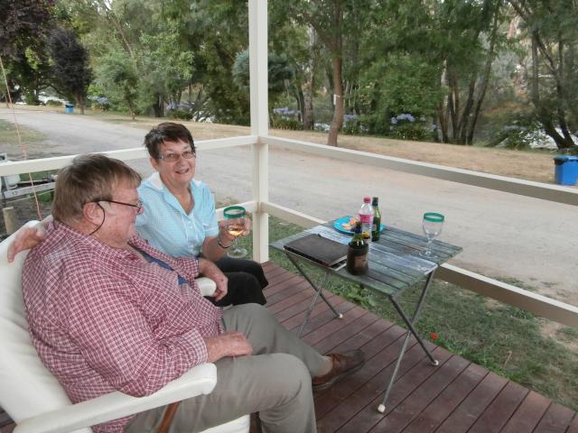 Magorra Caravan Park - Mitta Mitta: Magorra Park is right on the Mitta River with easy access to the river bank from right around the park