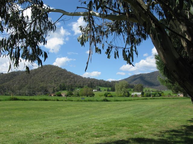Mitta Mitta Golf Course Hole By Hole - Mitta Mitta: Delightful rural views along the whole length of the course.