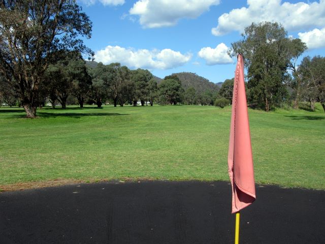 Mitta Mitta Golf Course Hole By Hole - Mitta Mitta: Green on Hole 5 looking back along the fairway.