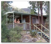 River Island Nature Retreat - Mittagong: Cabin accommodation set in natural bushland