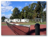 Maiden's Inn Holiday Park - Moama: Tennis court