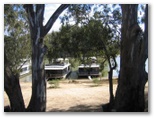 Maiden's Inn Holiday Park - Moama: River view from powered sites