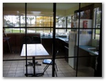Maiden's Inn Holiday Park - Moama: Camp kitchen and BBQ area