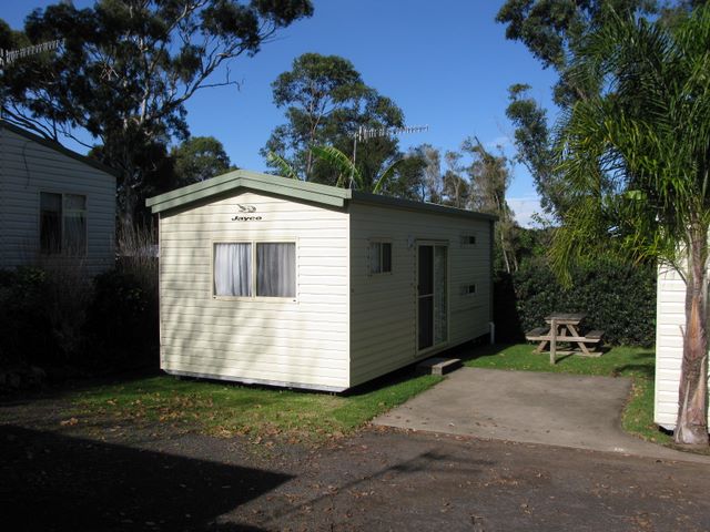 Mollymook Caravan Park - Mollymook: Cottage accommodation, ideal for families, couples and singles